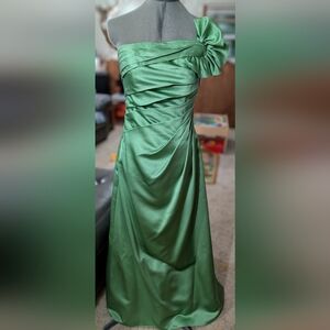David's Bridal Size 2 Green Dress